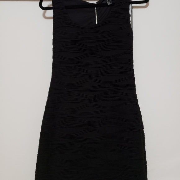 Dress - Picture 4 of 7